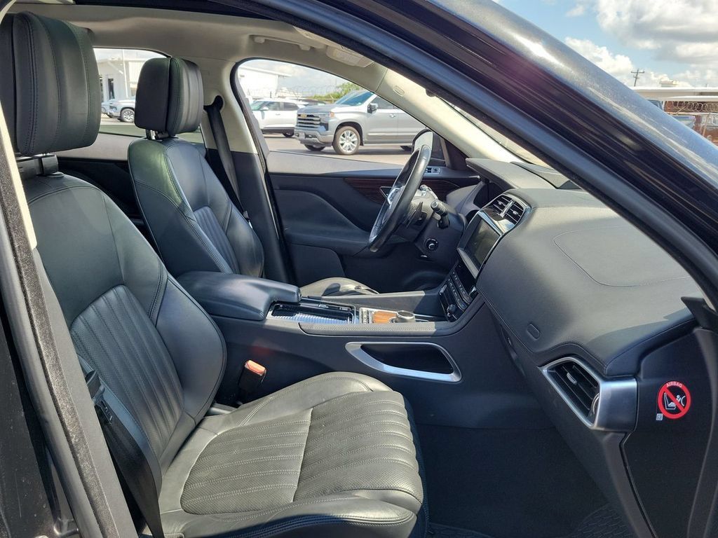 Used 2019 Jaguar F-PACE Portfolio AWD/4WD image 29