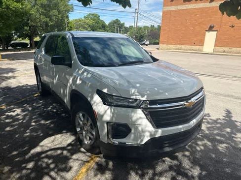 Used 2023 Chevrolet Traverse LS FWD image 8
