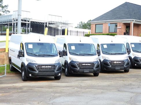 Used 2025 RAM ProMaster 2500 w/ Convenience Group FWD image 2
