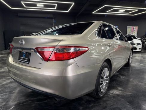 Used 2017 Toyota Camry LE FWD image 5