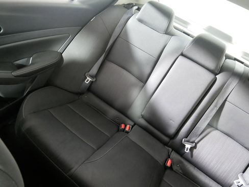 Used 2022 Nissan Altima 2.5 SV image 12