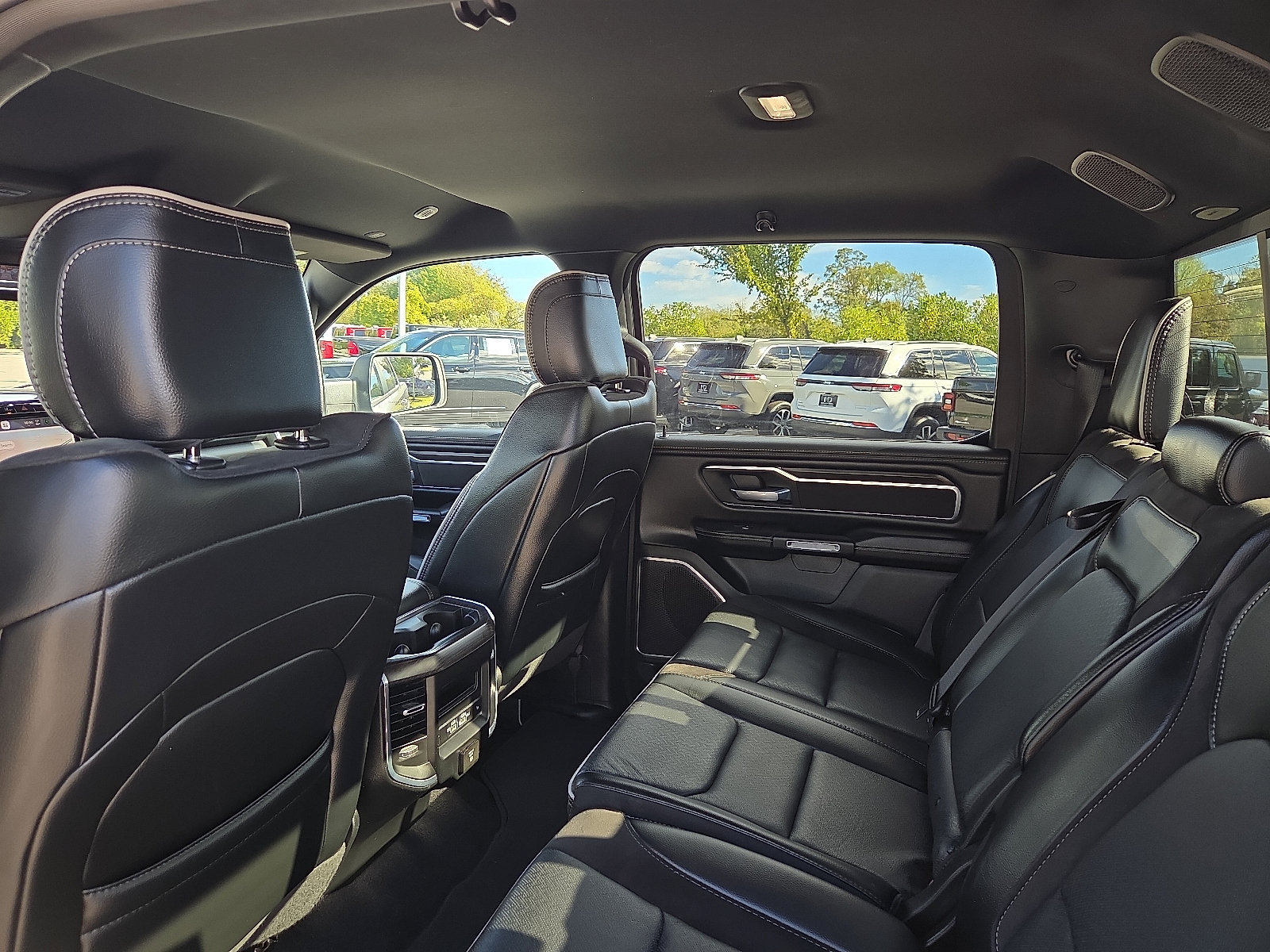 Used 2025 RAM 1500 Laramie AWD/4WD image 10