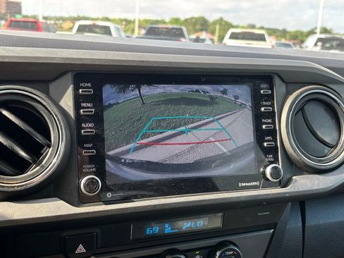 Used 2021 Toyota Tacoma TRD Off-Road AWD/4WD image 19