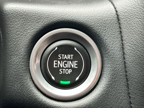 Used 2022 GMC Yukon SLT w/ SLT Luxury Package image 15