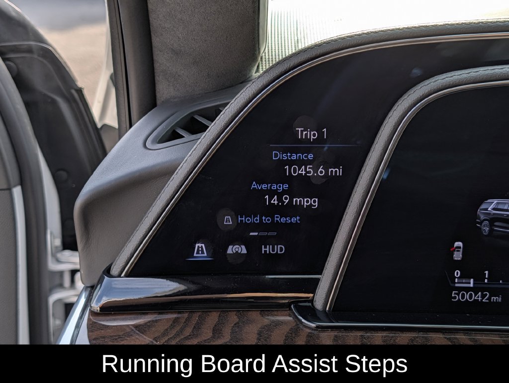 Used 2022 Cadillac Escalade Premium Luxury Platinum w/ Heavy-Duty Trailer Package AWD/4WD image 24
