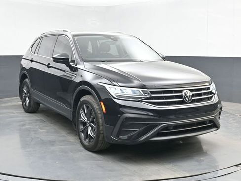 Used 2022 Volkswagen Tiguan SE AWD/4WD image 2
