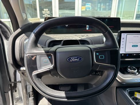 Used 2025 Ford Expedition Max Platinum image 12