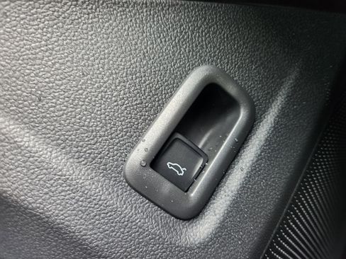 New 2025 Volkswagen Tiguan SE image 36