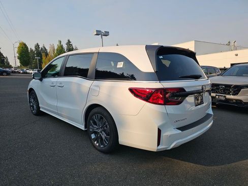 New 2026 Honda Odyssey Touring image 5