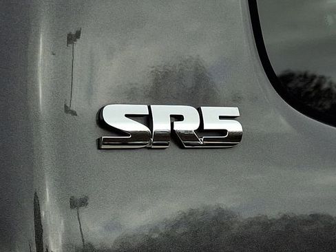 Used 2016 Toyota Tacoma SR5 w/ SR5 Appearance Package (SN) image 31