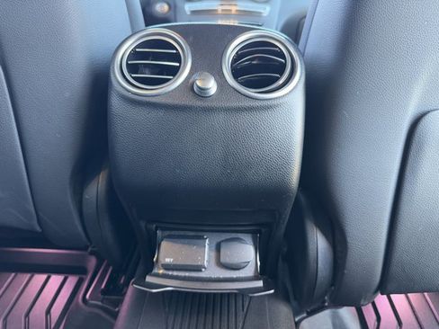 Used 2020 Mercedes-Benz GLC 300 4MATIC image 9