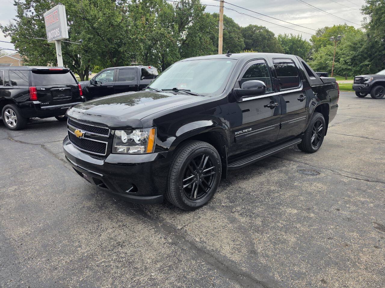 Used 2010 Chevrolet Avalanche LS w/ Interior Plus Package AWD/4WD image 1