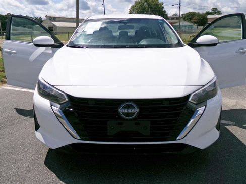 Used 2025 Nissan Sentra SV FWD image 5