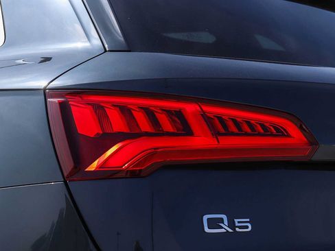Used 2019 Audi Q5 2.0T Premium Plus w/ Premium Plus Package AWD/4WD image 12