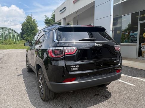 Certified 2025 Jeep Compass Limited AWD/4WD image 9