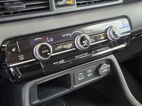 Used 2025 Honda Pilot Touring image 18