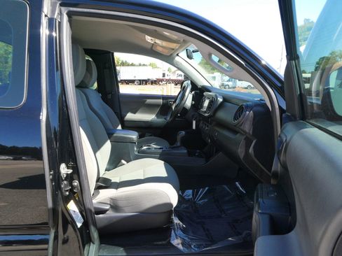 Used 2016 Toyota Tacoma SR image 22