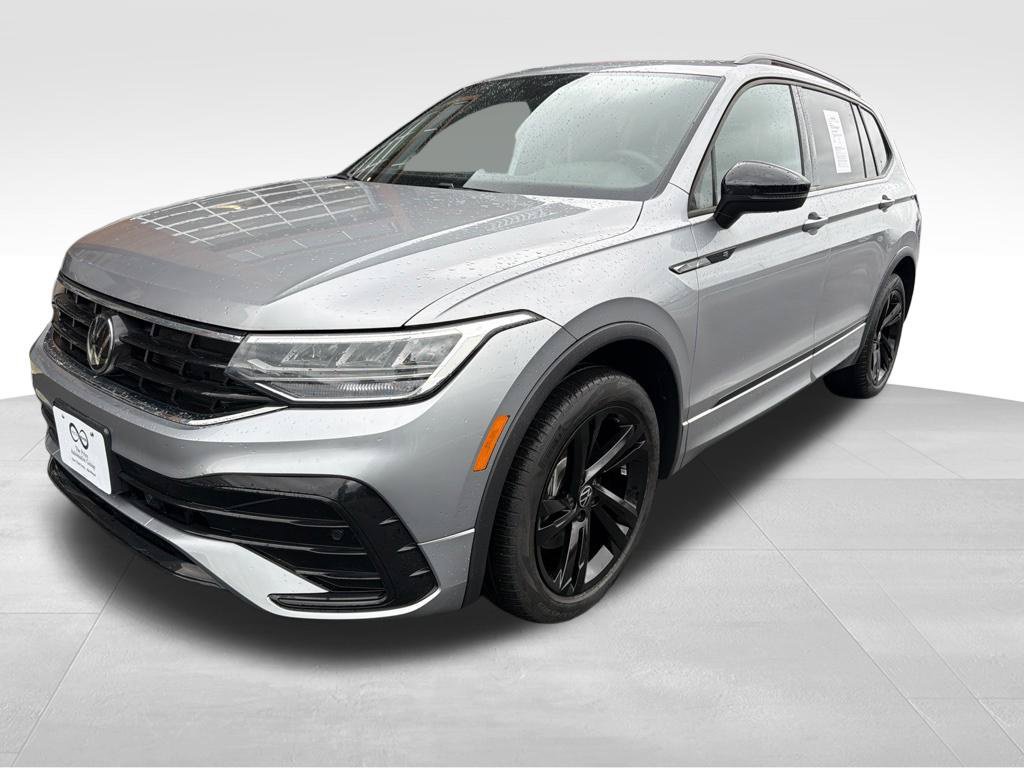 Used 2023 Volkswagen Tiguan SE R-Line FWD image 3