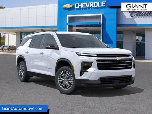 New 2026 Chevrolet Traverse LT w/ Driver Confidence Package FWD image 2