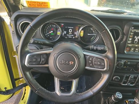 Used 2022 Jeep Wrangler Unlimited Sahara w/ Safety Group AWD/4WD image 17