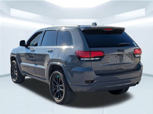 Used 2019 Jeep Grand Cherokee Altitude image 4