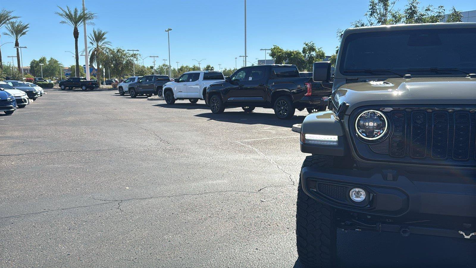 Used 2026 Jeep Gladiator Sport AWD/4WD image 3