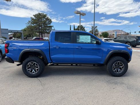 Used 2026 Chevrolet Colorado ZR2 w/ Technology Package AWD/4WD image 4