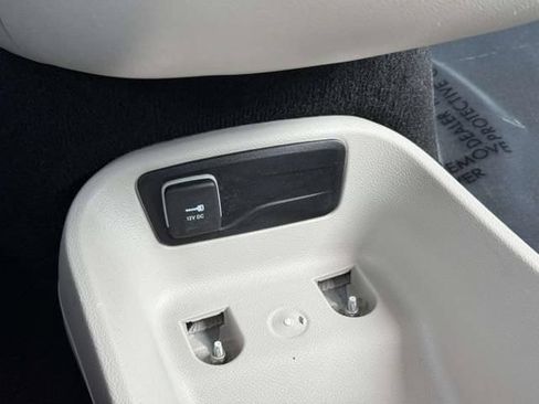 Used 2024 Chrysler Pacifica Touring-L FWD image 30