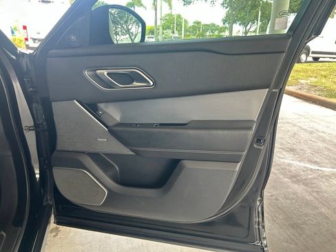 Used 2019 Land Rover Range Rover Velar R-Dynamic SE AWD/4WD image 31
