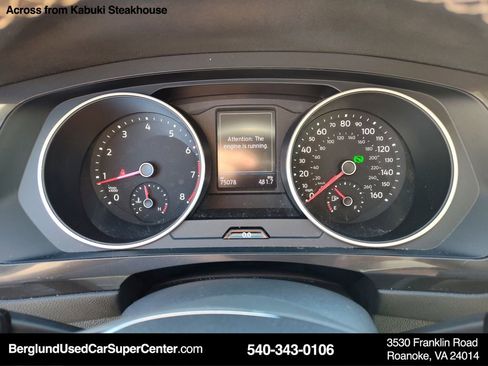 Used 2021 Volkswagen Tiguan SE w/ Panoramic Sunroof Package image 22