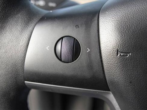 Used 2024 Tesla Model Y Long Range image 13