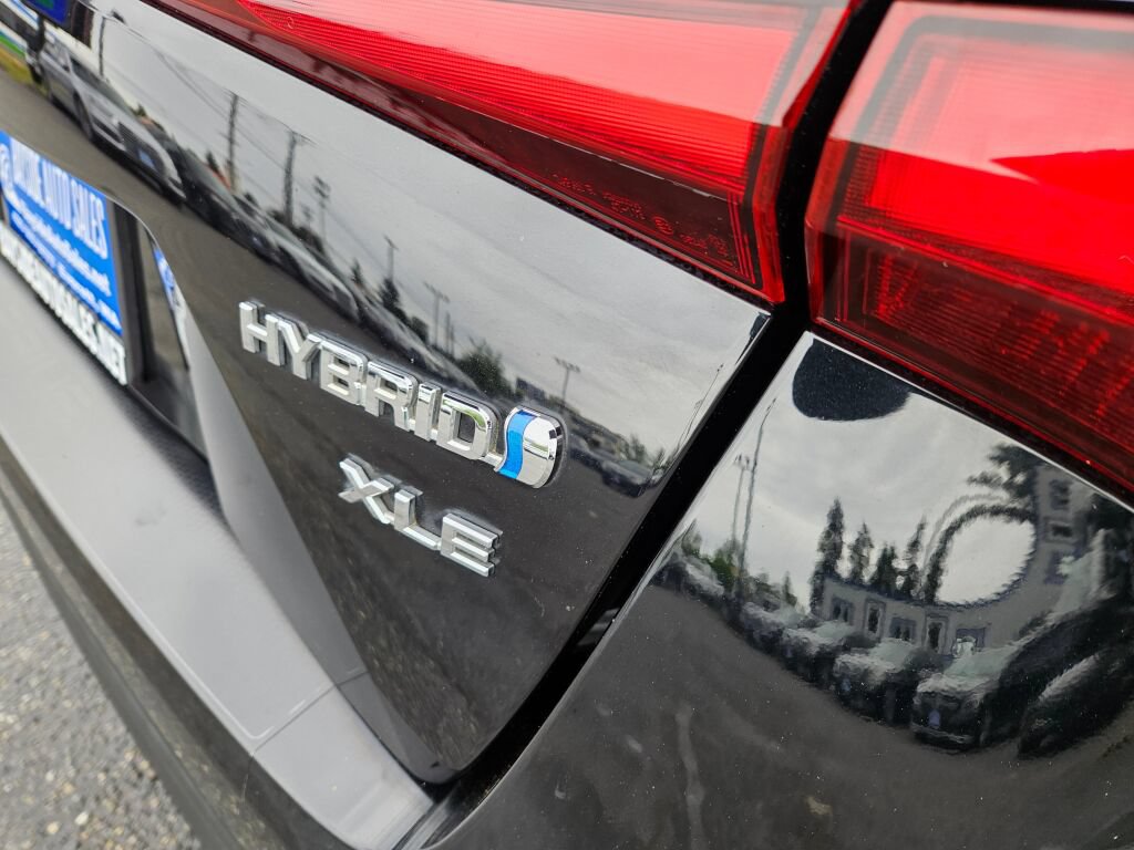 Used 2019 Toyota Prius XLE AWD/4WD image 11