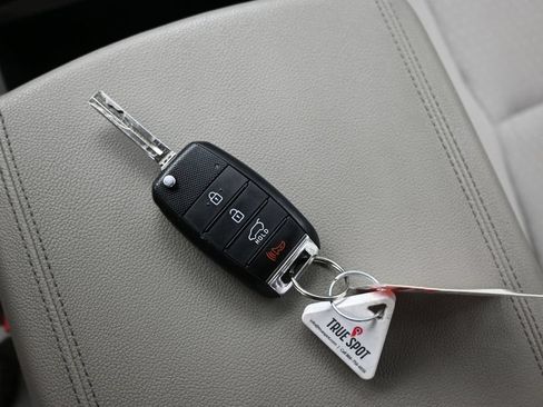 Used 2018 Kia Sedona L FWD image 20
