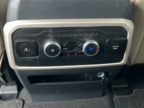 Used 2024 Ford Expedition Limited AWD/4WD image 15