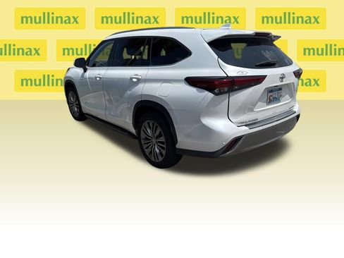 Used 2022 Toyota Highlander Platinum FWD image 14