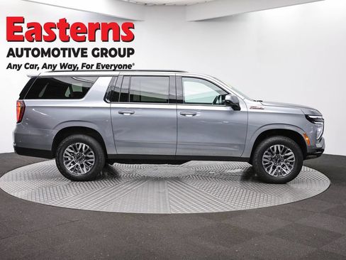 Used 2025 Chevrolet Suburban Z71 AWD/4WD image 4
