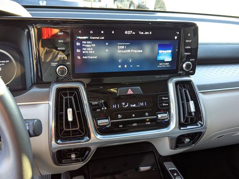 Certified 2023 Kia Sorento SX image 19