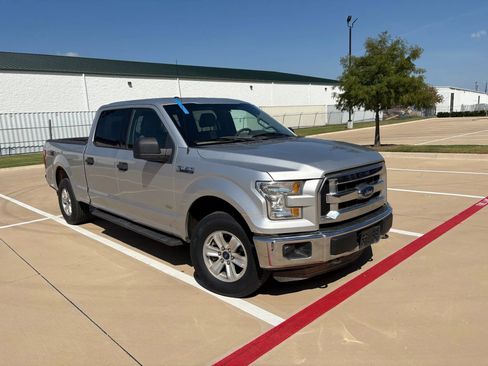 Used 2015 Ford F150 XLT w/ Trailer Tow Package image 3