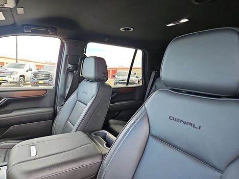 Used 2025 GMC Yukon Denali image 11