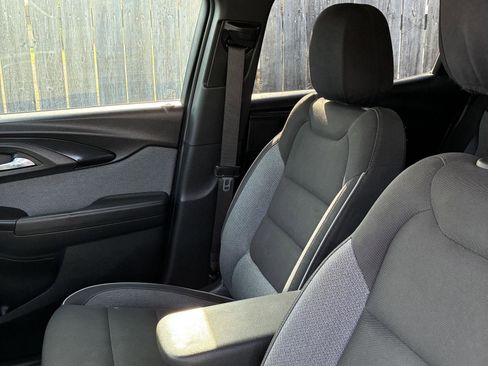 Used 2023 Chevrolet TrailBlazer LT image 3