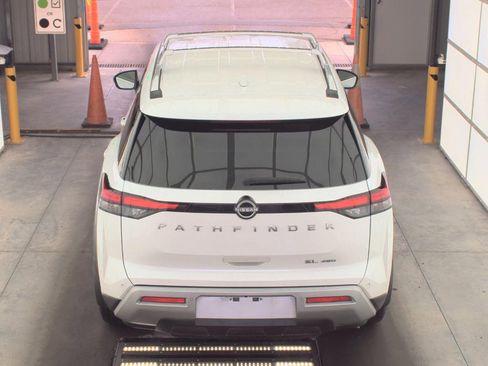 Used 2025 Nissan Pathfinder SL image 4