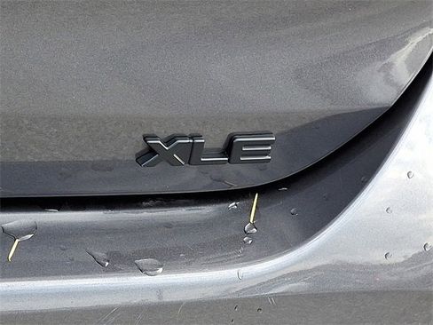 Certified 2024 Toyota Highlander XLE image 33