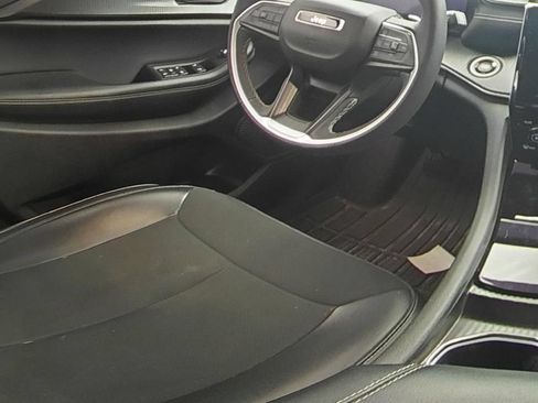 Used 2023 Jeep Grand Cherokee L Laredo RWD image 12