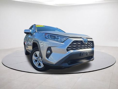 Used 2021 Toyota RAV4 XLE w/ Convenience Package image 9