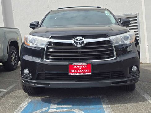 Used 2016 Toyota Highlander Plus AWD/4WD image 2