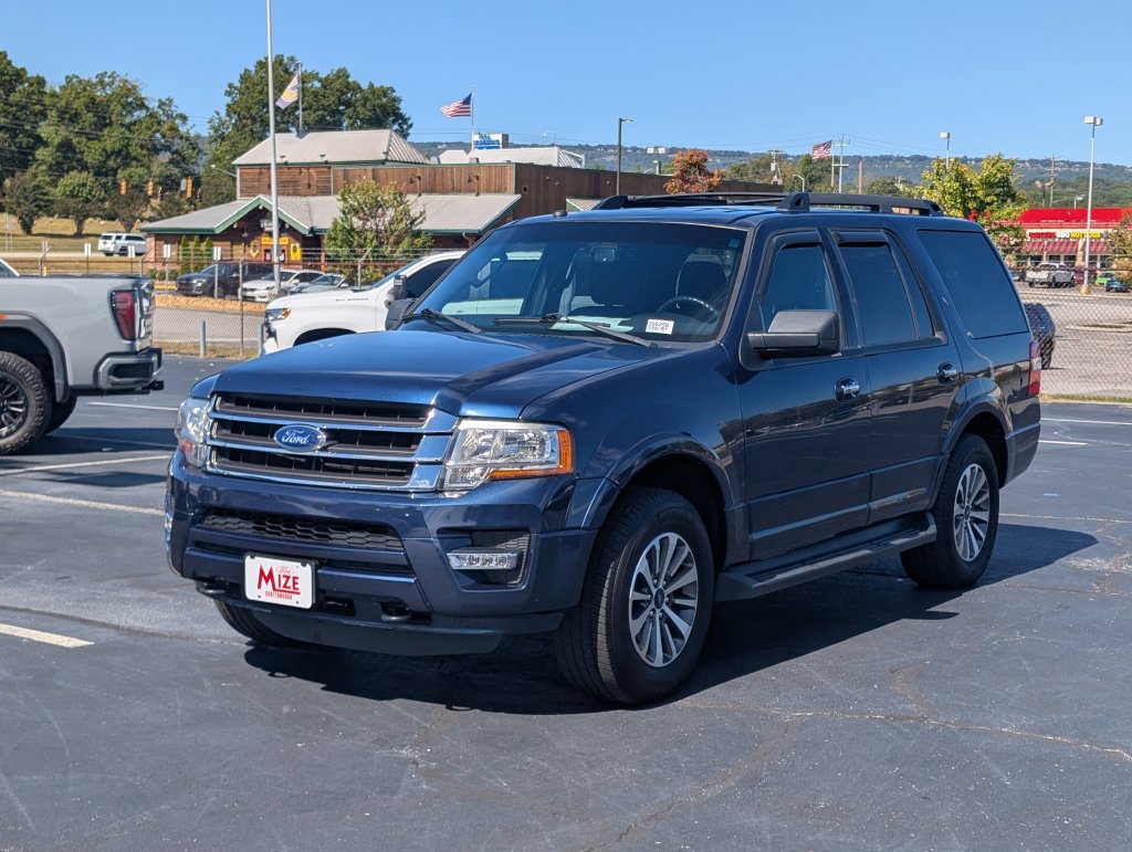 Used 2017 Ford Expedition XLT AWD/4WD image 3