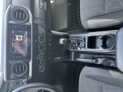 Used 2018 Toyota Tacoma TRD Sport w/ Technology Package AWD/4WD image 32