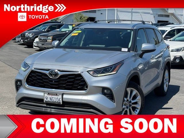 Certified 2021 Toyota Highlander Limited AWD/4WD image 1