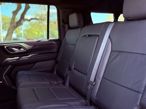 Used 2024 Chevrolet Suburban LT image 31