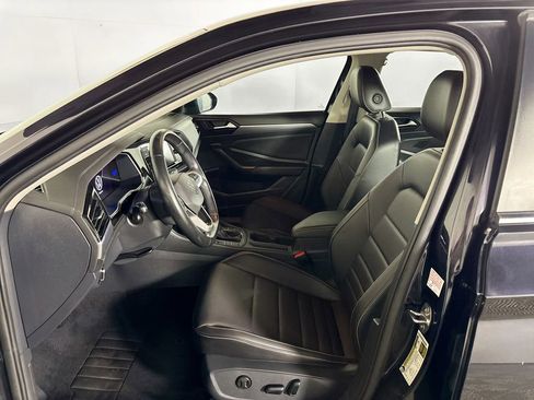 Used 2024 Volkswagen Jetta SE FWD image 11